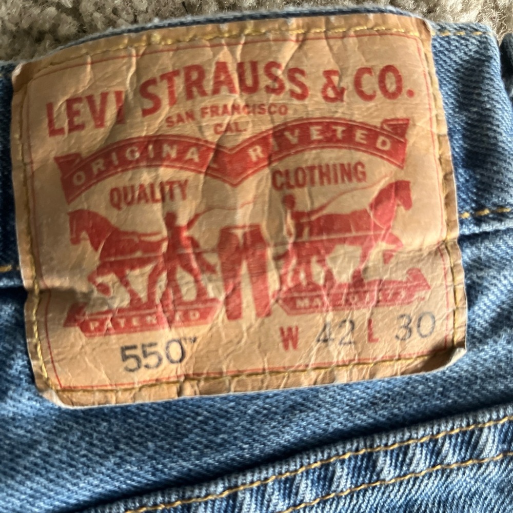 Levi's 550 Relaxed Fit Straight Denim Blue Jeans Mens Size 42X30 Very Nice!